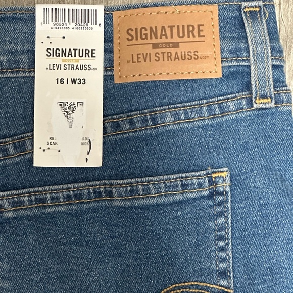 Women’s Levi’s 16 XL 1X Navy Blue Denim Jeans Shorts Ripped Cut Offs Stretch NWT - Picture 9 of 11